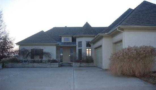 6112 Double Eagle Court, Parkville, MO 64152 