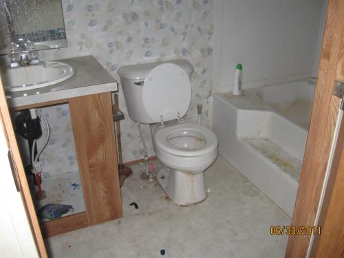 1222 CRESTVIEW RD, Bolivar, MO 65613 