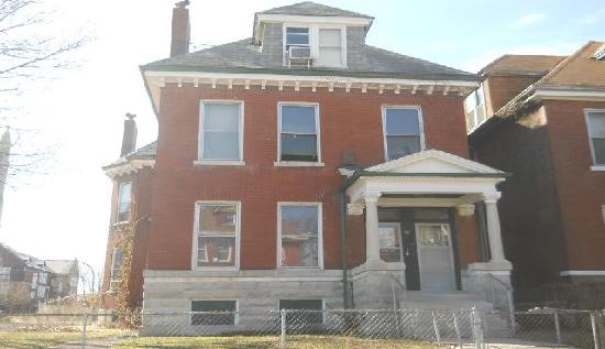3200 University Street, Saint Louis, MO 63107 