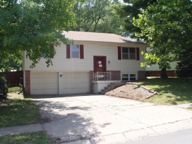 1121 NW OXFORD LANE, BLUE SPRINGS, MO 64015 