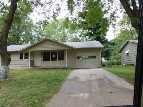 8900 MANCHESTER AVE, KANSAS CITY, MO 64138 