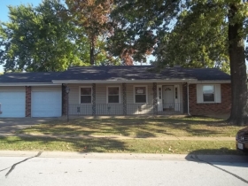 12040 Kingshead Dr, Florissant, MO 63033 