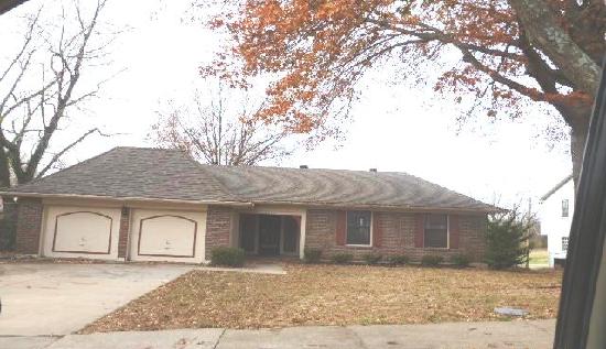 10450 College Avenue, Kansas City, MO 64137 