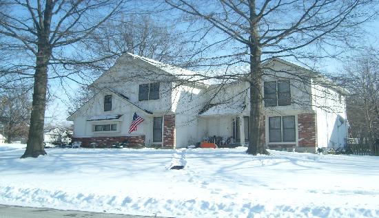 137 Northeast Wood Glen Lane, Lees Summit, MO 64064 