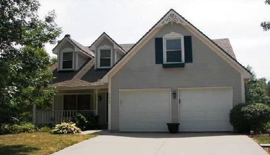 900 Northeast Hunters Road, Blue Springs, MO 64014 