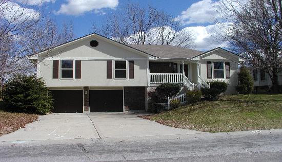 2608 Nw 1st Street, Blue Springs, MO 64014 