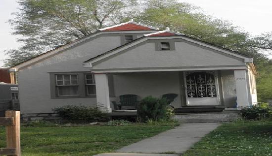 2441 East 67th Terrace, Kansas City, MO 64132 