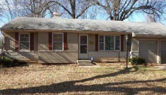 9804 Cambridge Ave, Kansas City, MO 64134 