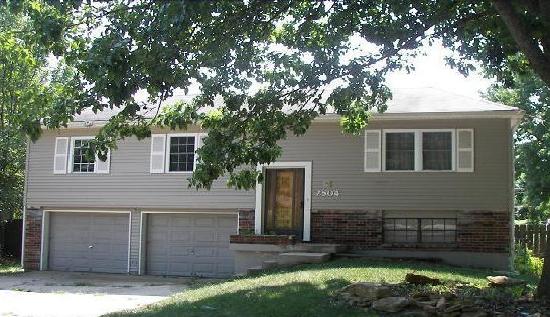 2504 Nw Castle Drive, Blue Springs, MO 64015 