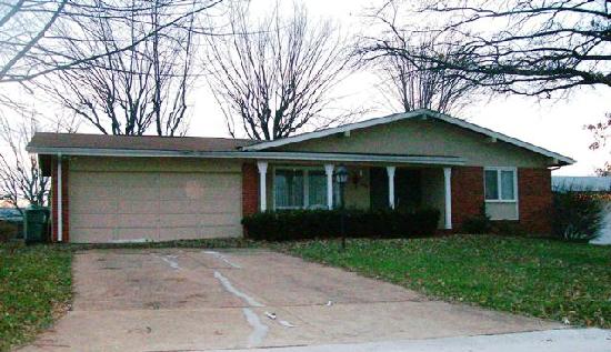 4040 Helmkampf Drive, Florissant, MO 63033 