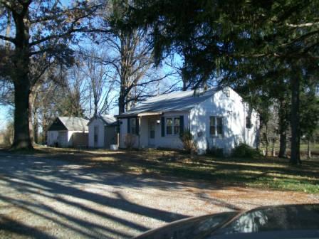 1501 Kemper Pl, St Louis, MO 63138 