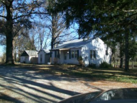 1501 Kemper Pl, St Louis, MO 63138 