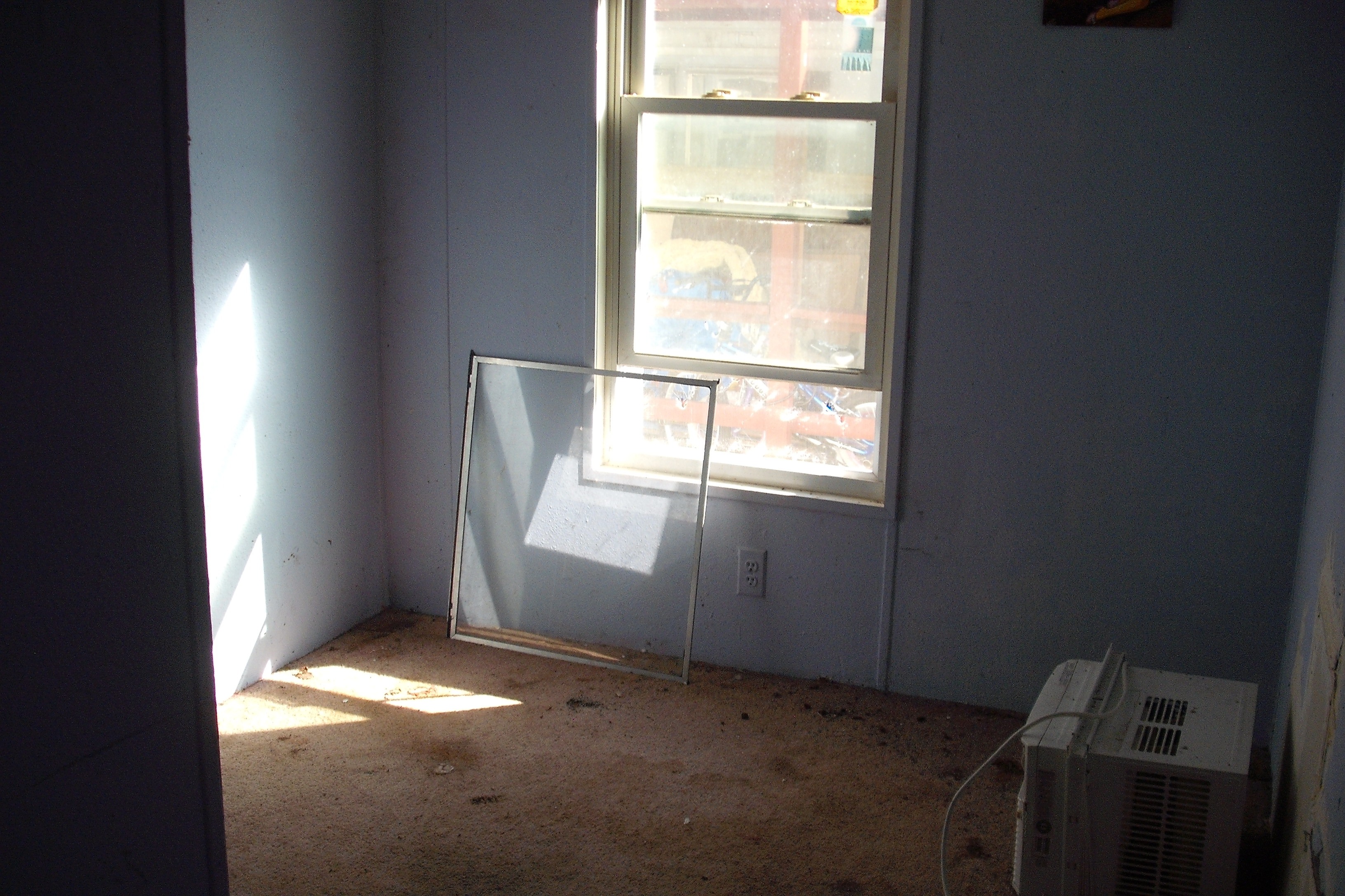 10727 N Lewis, Kansas City, MO 64157 