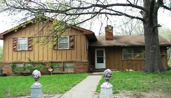 8600 E 84th Ter, Raytown, MO 64138 