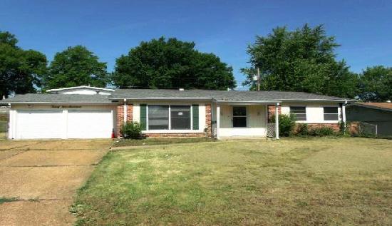 2917 Hubert Dr, Saint Louis, MO 63125 