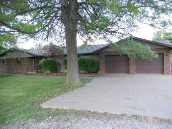 63 Mary St, Perryville, MO 63775 