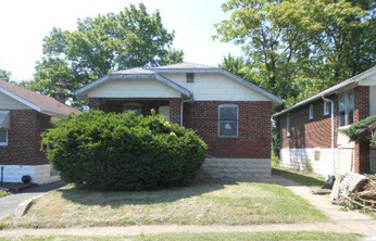 8359 Strathmore Pl, Saint Louis, MO 63136 