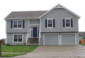 403 Lake Meadows Dr, Smithville, MO 64089 