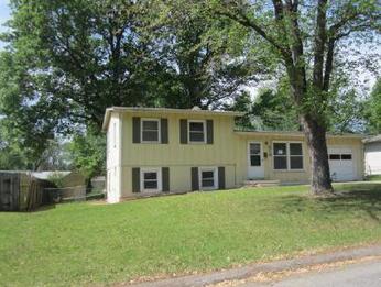 515 NW Falk Dr, Lees Summit, MO 64063 