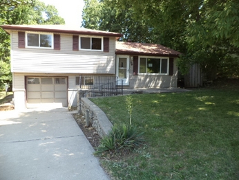 304 N W 63rd St, Gladstone, MO 64118 