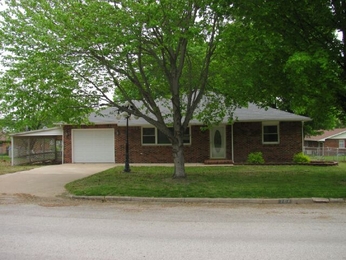 708 Park Ave, Tipton, MO 65081 
