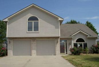 808 E 16th St, Kearney, MO 64060 