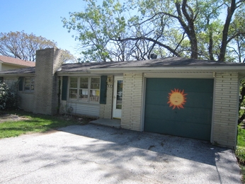 719 NW South Shore, Lake Waukomis, MO 64151 