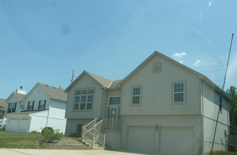 901 Applewood Ln, Belton, MO 64012 