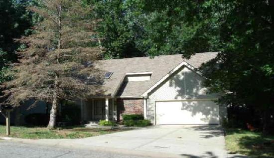 9815 N Flora Ave, Kansas City, MO 64155 