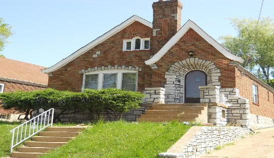 8826 Park Ln, Saint Louis, MO 63147 