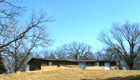 1523 Lake Viking Terrace Te, Gallatin, MO 64640 