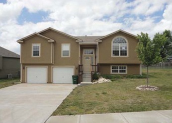 905 Old Stage Rd, Pleasant Hill, MO 64080 