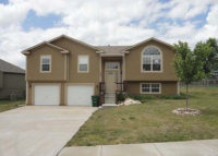 905 Old Stage Rd, Pleasant Hill, MO 64080 