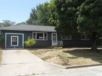 606 W Pearl St, Aurora, MO 65605 