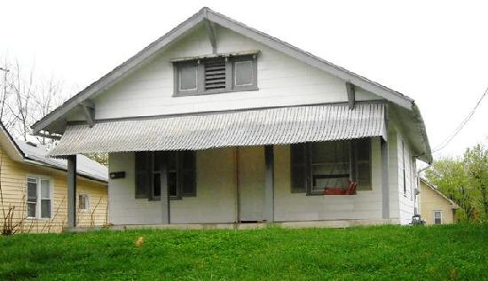 103 South Ralston Street, Sugar Creek, MO 64054 