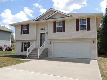 328 E Mason St, Odessa, MO 64076 