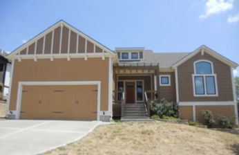 7047 Glenn Ln, Parkville, MO 64152 