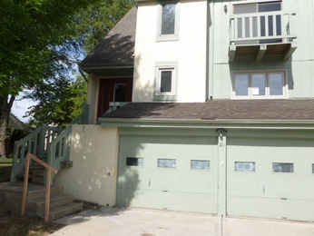 211 Woodbridge Ln, Kansas City, MO 64145 