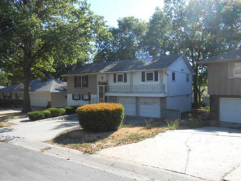 9222 Wyandotte St, Kansas City, MO 64114 