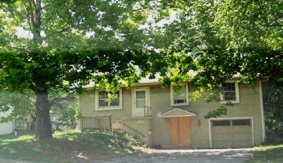 13236 Applewood Drive, Grandview, MO 64030 