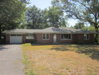 9832 Ventura Dr, Saint Louis, MO 63136 