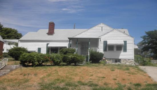 4204 Sunrise Dr, Kansas City, MO 64123 