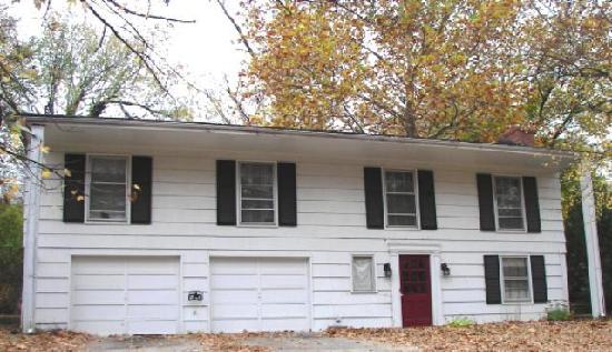 11323 Thompson Street, Independence, MO 64054 