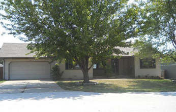 426 Hilltop Ave, Sparta, MO 65753 