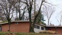 827 Culloden Rd, Kirkwood, MO 63122 