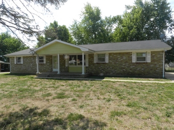 6 Summit Dr, Farmington, MO 63640 