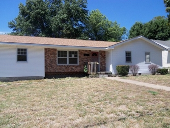 1845 S River St, Carthage, MO 64836 