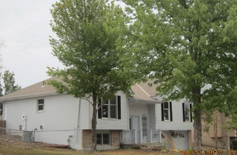 7206 NE 70th St, Kansas City, MO 64119 