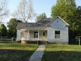 326 E Springfield S, Aurora, MO 65605 