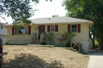 705 NW 88th Terrace, Kansas City, MO 64155 